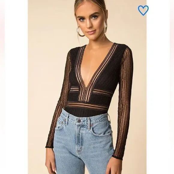 superdown britni deep v bodysuit black sheer panel
Mesh top Revolve XXS - Picture 2 of 8